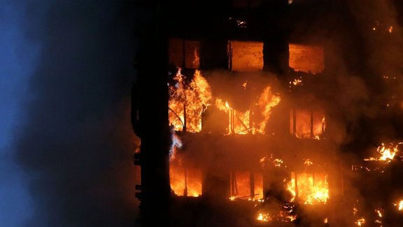 Ugunsgrēks  'Grenfell Tower' - 14