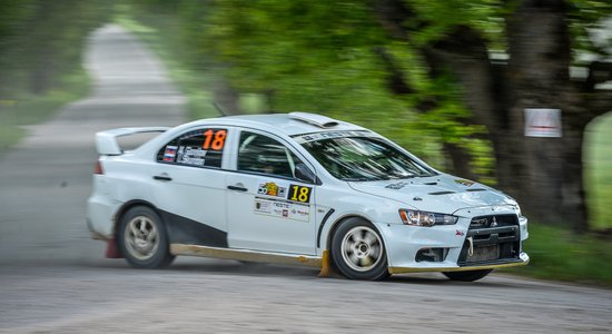 Foto: Pēc 'Rally Talsi' pirmās dienas līderus škir 1,06 sekundes