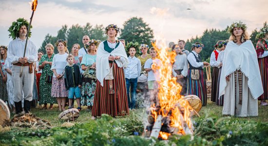 Latvijā turpina samazināties Jāņu skaits