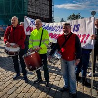 ФОТО, ВИДЕО: В Риге прошел митинг в защиту русского образования с участием 900 человек
