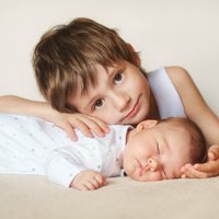 Otrā mazuļa gaidībās: vai abus bērnus spēšu mīlēt vienādi?