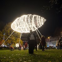 Gaismas spēles fotogrāfijās: Galvaspilsētā atkal uzmirdz festivāls "Staro Rīga"