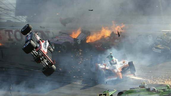 Traģiska avārija Indy 500 sacensībās - 10