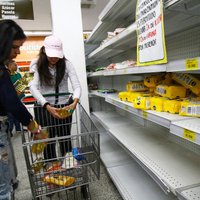 Krīze Venecuēlā: Karakasa Jamaikā maina naftu pret pārtiku