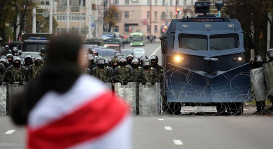 Еще один участник протестов получил срок в Беларуси после высылки из России