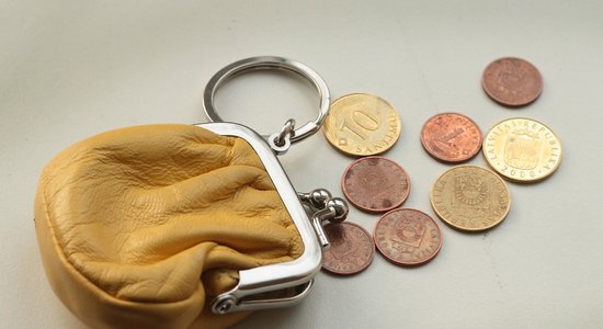 Минимальная зарплата уменьшилась на 7%. Как инфляция съедает доходы латвийцев