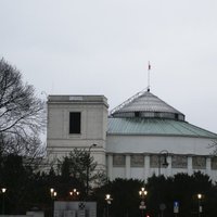 Polijā bijušajam profesoram 13 gadu cietumsods par plānu uzspridzināt parlamentu