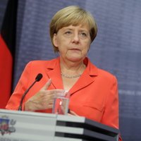 NATO līguma 5.pants nav tikai teorētiska vienošanās, norāda Merkele