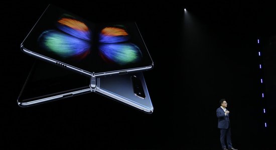 Samsung начнет продажи Galaxy Fold со складным экраном в сентябре