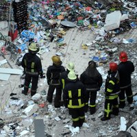 Zolitūdes glābējiem piešķirti Triju zvaigžņu ordeņi; trim bojāgājušajiem - Viestura ordeņi