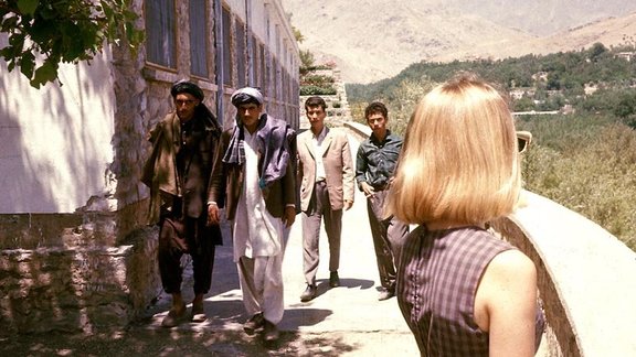 even-in-the-60s-this-blonde-attracted-looks-in-afghanistan