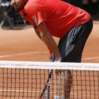 Gulbis vēdera muskuļa traumas dēļ izstājas no 'Challenger' sērijas turnīra Čehijā