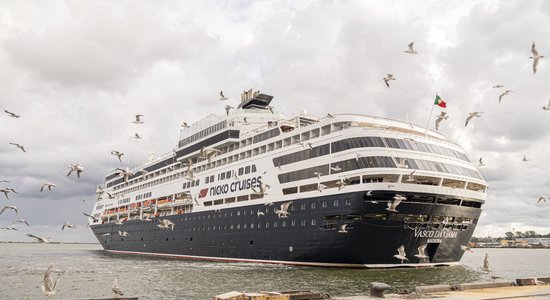 ФОТО. Сегодня утром в Лиепайский порт зашел круизный лайнер Vasco Da Gama