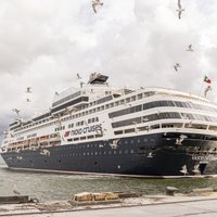 ФОТО. Сегодня утром в Лиепайский порт зашел круизный лайнер Vasco Da Gama