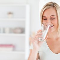 Pētnieki: Ūdens dzeršana svara zaudēšanas nolūkos ir mīts