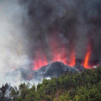 На Канарах началась эвакуация из-за извержения вулкана