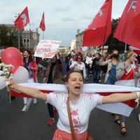 В центре Минска начались задержания участниц "Женского марша"