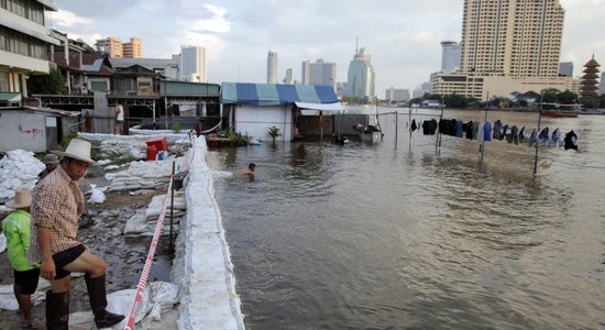 В Таиланде предлагают взорвать дороги: Бангкок уходит под воду