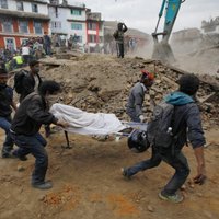 Nepālas traģiskās zemestrīces upuru skaits sasniedz 1500