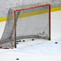 Hokeja skolas 'Rīga' spēlētāji samet 11 ripas 'Pārdaugavas' vārtos