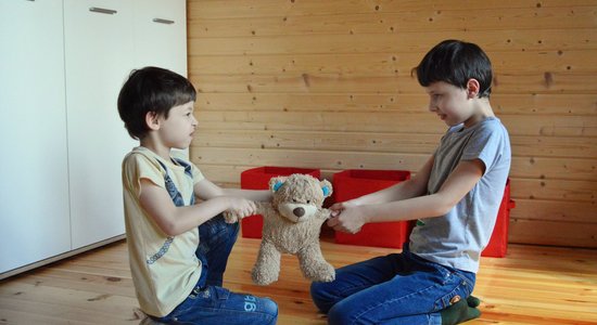 Ko vecāki var darīt jau šodien, lai mazinātu konfliktus starp māsām un brāļiem