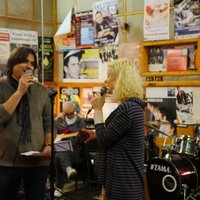 Olga Dreģe, Dita Lūriņa un Artis Robežnieks gatavojas svētku koncertam 'Latvijas spēka dziesmas'