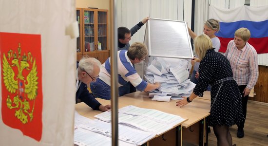 Опрос: рекордное число россиян считает выборы определенно нечестными