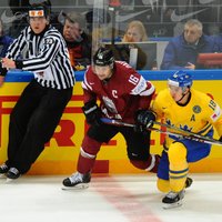 Zviedriem spēlē ar Latviju nepalīdzēs aizsardzības balsts Ekmans-Larsons; pieteikumā iekļauj Holmu