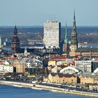 Lēmums jauno banku reģistrēt Igaunijā liecina par Latvijas zemo konkurētspēju, uzskata asociācija