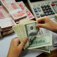 Банк Китая понизил курс юаня