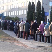 Плявниеки, 7:30 утра, очередь за бесплатным здоровьем