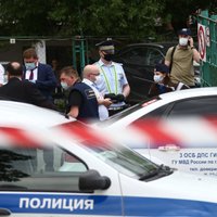 СМИ: Таксист в Москве открыл стрельбу по людям. Двое полицейских ранены, нападавший убит