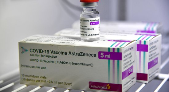 Латвии нужно срочно решить судьбу почти 50 000 доз AstraZeneca, у которых истекает срок годности