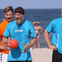 Foto: Ostu turnīrā pludmales handbolā triumfē 'Lindorff Blue Jackets' un LSPA