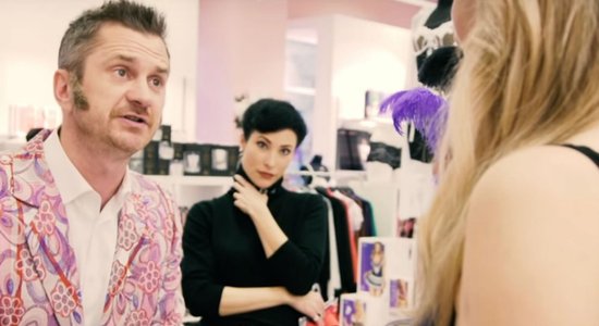Video: Adamss intīmpreču veikalā noliek pie vietas neizlēmīgo Skuteli