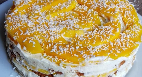 Neceptā mango torte no četrām sastāvdaļām