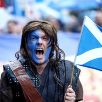 Tūkstošiem cilvēku gājienā pauž atbalstu Skotijas neatkarībai