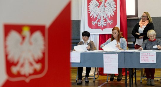 Коалиция Туска лидирует на местных выборах в Польше