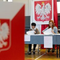 Polijā rosina prezidenta vēlēšanās rīkot vispārējo balsošanu pa pastu