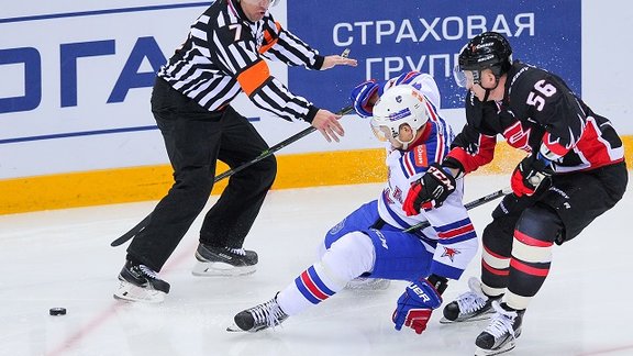 Amerikāņu tiesnesis Kīts Kavals KHL - 1