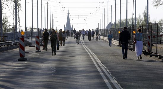 Строительные работы на Деглавском мосту возобновятся в полном объеме