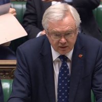 Lielbritānijas parlamentam būs iespēja balsot par galīgo 'Breksita' līgumu, paziņo Deiviss