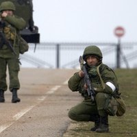 Okupētās Krimas iedzīvotājus mudina neuzturēties militāru objektu tuvumā