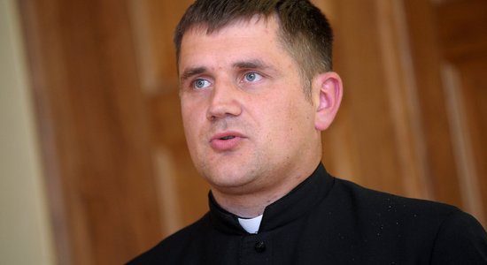 'Aktīvs, sirsnīgs, cienīts' – apcietināto priesteri Dambergu vērtē kolēģis