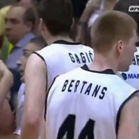 Video: Bertāna 'Partizan' un 'Crvena Zvezda' izplūcas Serbijas čempionāta finālā
