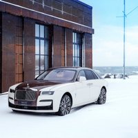 Foto: Ekskluzīvs 'Rolls-Royce' modelis pasaules pirmizrādi piedzīvo Latvijā