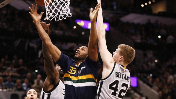 Basketbols: Spurs vs Jazz - 1