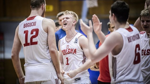 Latvijas U-20 basketbolisti zaudē Polijai