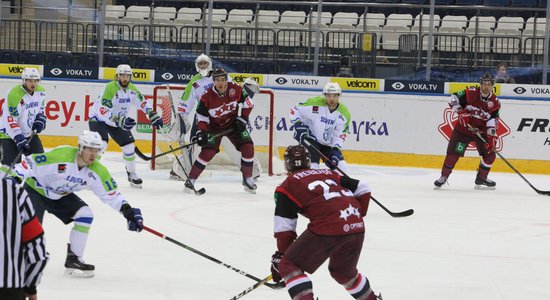 Foto: Latvijas hokejisti pārbaudes mačā pieveic Slovēniju