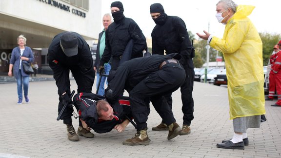 Minskā sākusies protestētāju aizturēšana - 1